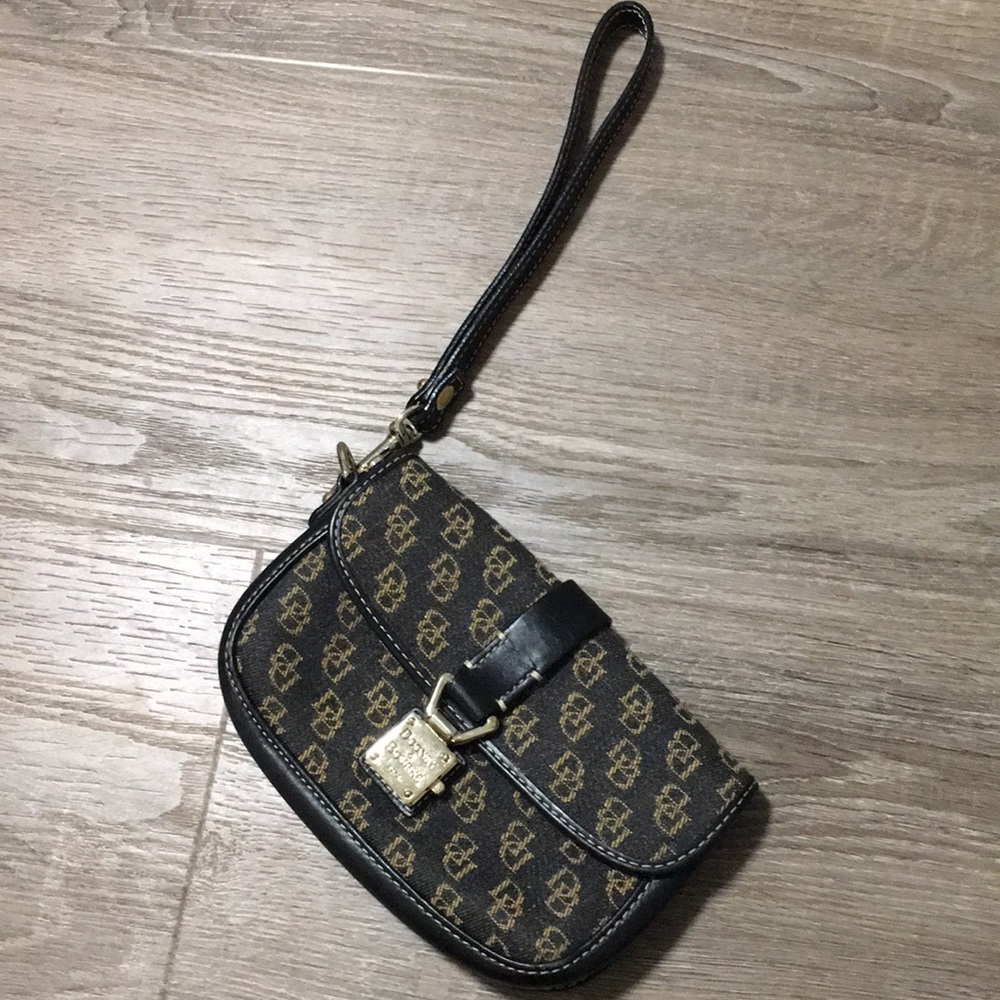 Dooney and bourke wristlet